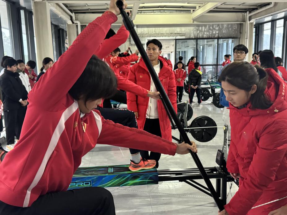 皮划艇进校园1.jpg 皮划艇进校园1.jpg