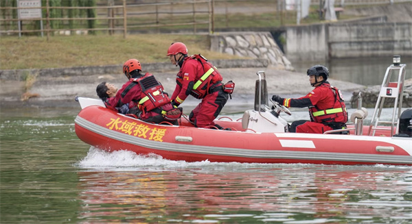 户外.jpg 户外.jpg