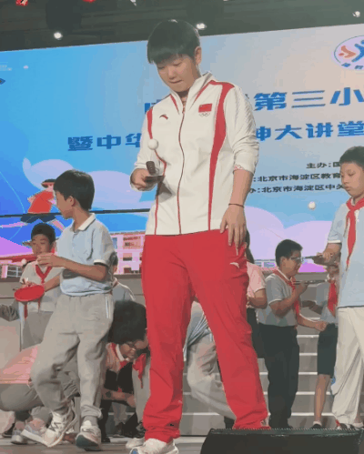 孙颖莎王楚钦2.gif