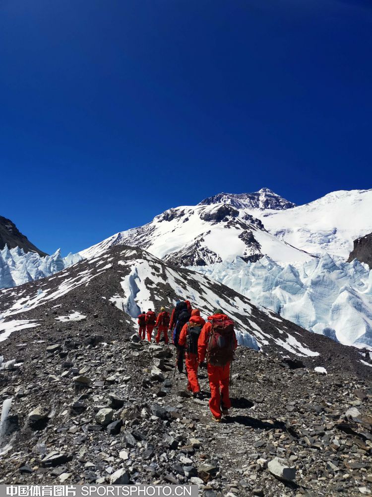 W_63777_20051720_by.jpg W_63777_20051720_by.jpg