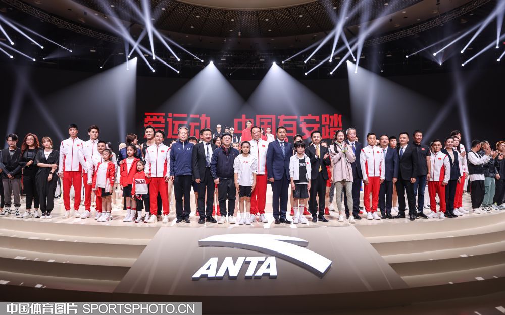 0628-领奖.jpg 0628-领奖.jpg