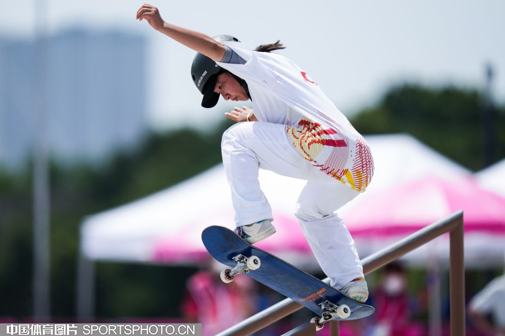 0806-滑板3.jpg 0806-滑板3.jpg